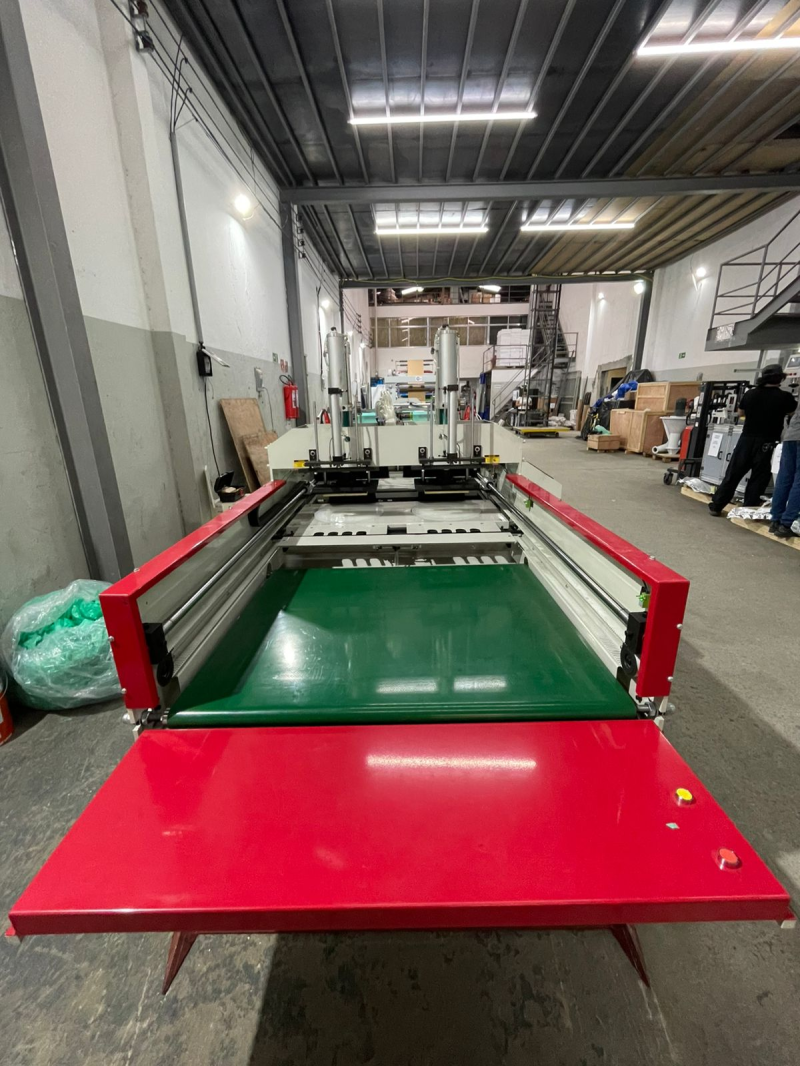 Máquina de fazer Sacolas Plásticas - Automática - Pista Dupla Máquina de fazer Sacolas Plásticas - Automática - Pista Dupla