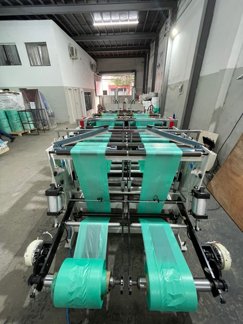 Máquina de fazer Sacolas Plásticas - Automática - Pista Dupla Máquina de fazer Sacolas Plásticas - Automática - Pista Dupla