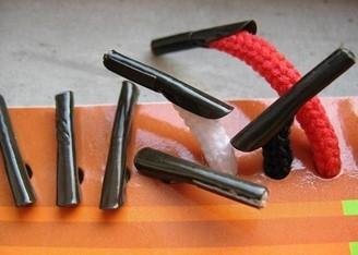 Máquina Semiautomática para Ponteira de Cadarço e Cordão de Sacolas Máquina Semiautomática para Ponteira de Cadarço e Cordão de Sacolas